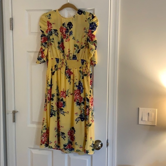 🌻Bobeau NWOT Yellow Ruched Sleeve Floral Dress🌻 - Picture 4 of 8